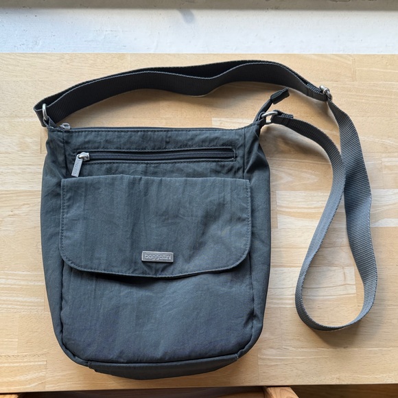 Baggallini Crossbody Bag - Picture 1 of 6